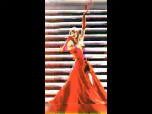 In the mirror Taylor Swift Hollywood Whatsapp Status