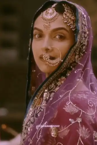 Deepika_Padukon_Photos-Deepika_padukon_photos_with_song_status-Kehte_He_Ye_Deewani_Mastani_Ho_Gayi_Song_Status_thumbnail.webp