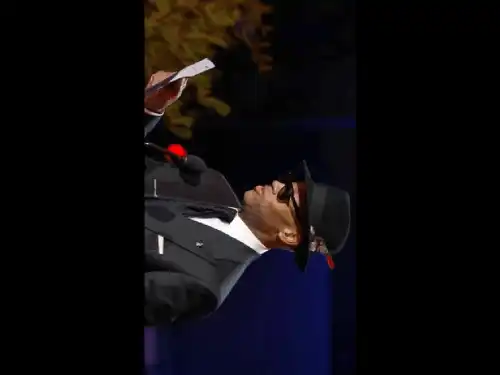 Nice announce in Award Beyonce English Song video